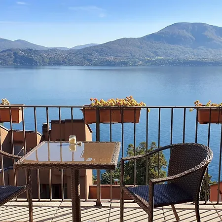Great With Amazing View Of Lago Maggiore Oggebbio